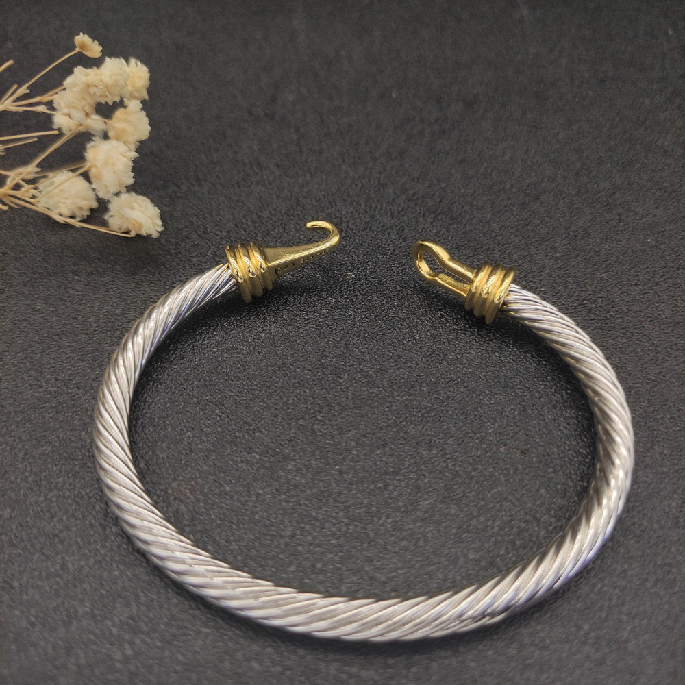 David Yurman 5mm gold hook bracelet - Picture 7 of 9